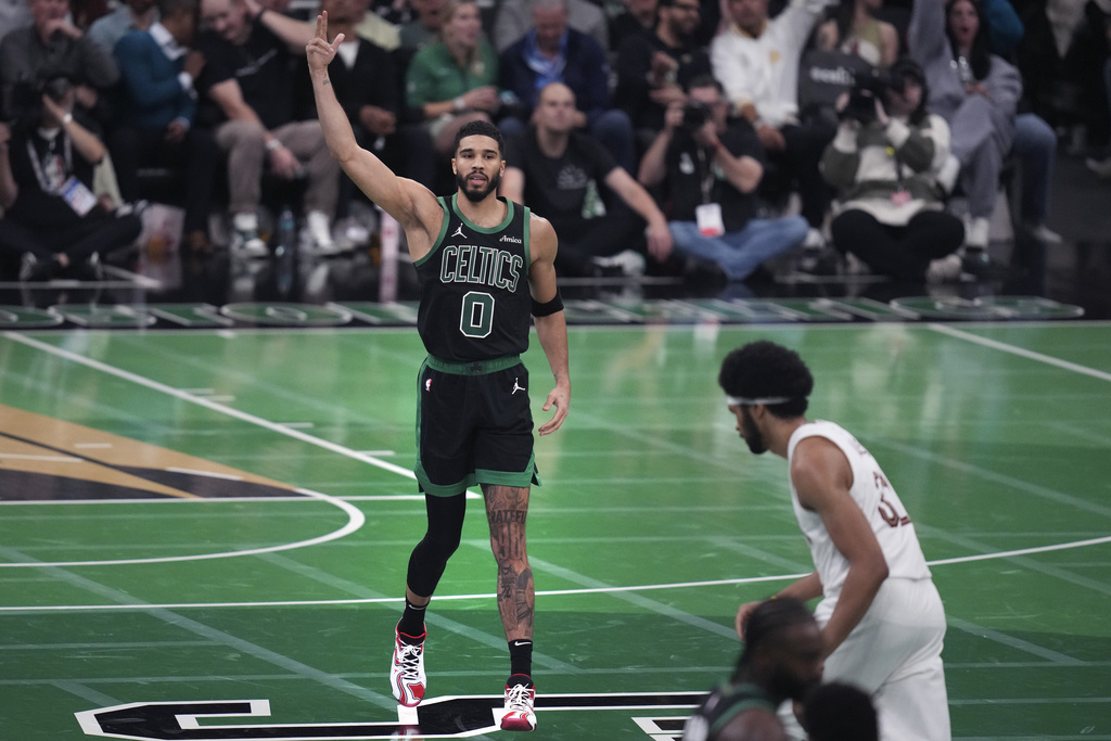 NBA(影)/騎士開季15連勝遭中斷!賽爾提克狂下三分雨 展現衛冕軍強大戰力