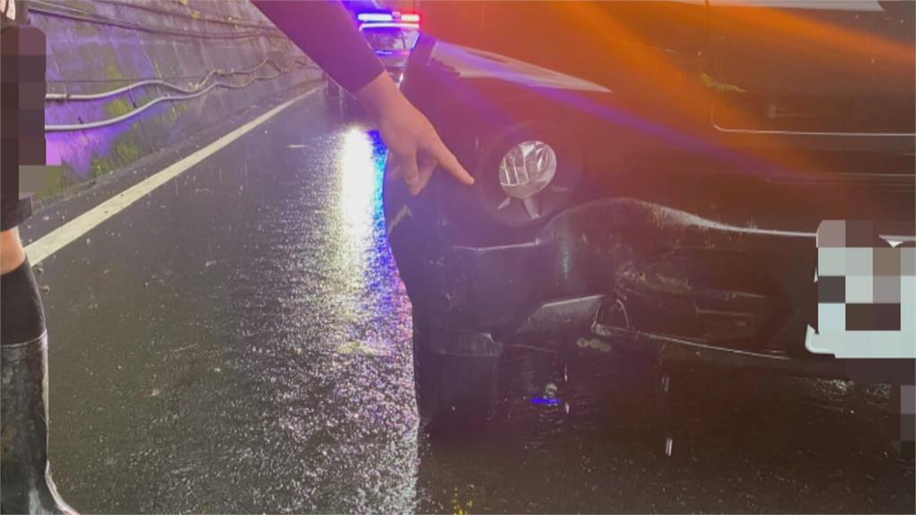 驚險指數破表 苗栗山區落石砸車阻路
