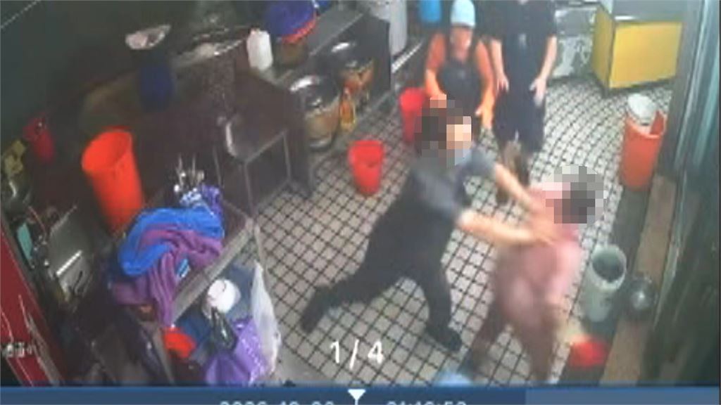 當歸鴨店衝突！男員工潑油、推女員工　親友控遭逼退、業者喊冤