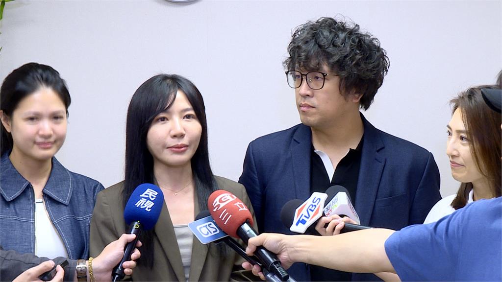 為選台北市長暖身？與吳沛憶現身議會　沈伯洋：專心研究市政