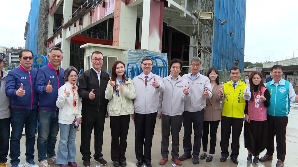 卓揆視察果菜市場改建 帶「新年禮物」支持補助