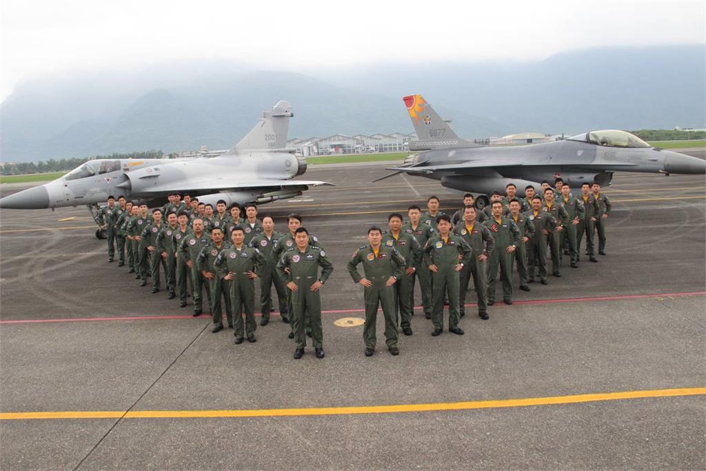 國軍首現「雙胞胎將軍」 胡志華、胡中華皆出身飛官