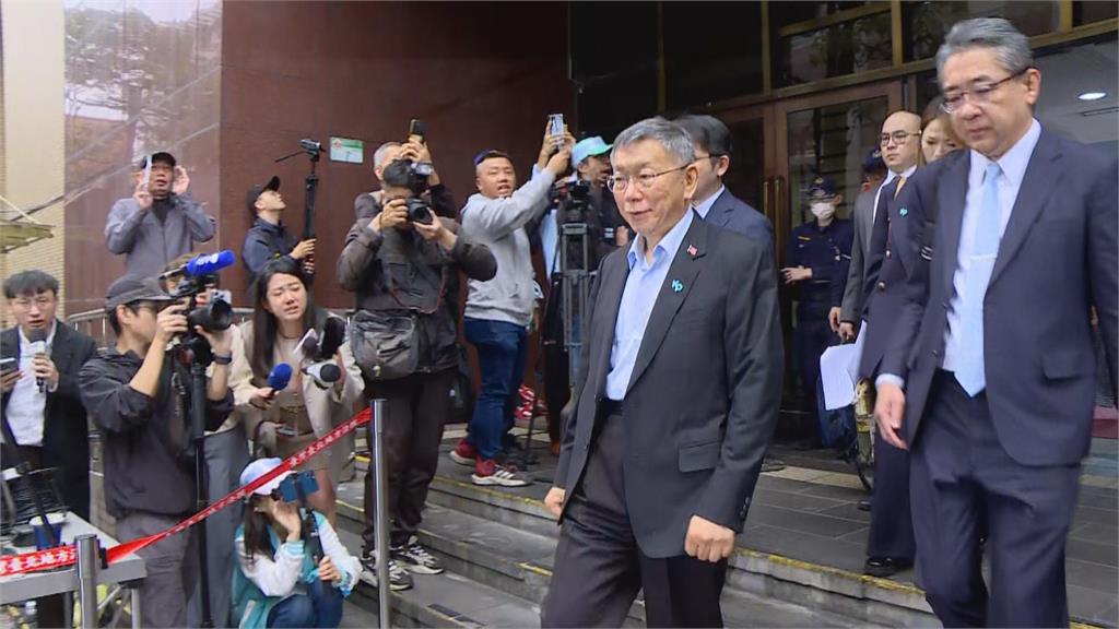 柯文哲宣判／走出法庭了！遭判17年「小草狂喊清清白白」　柯文哲反應曝光