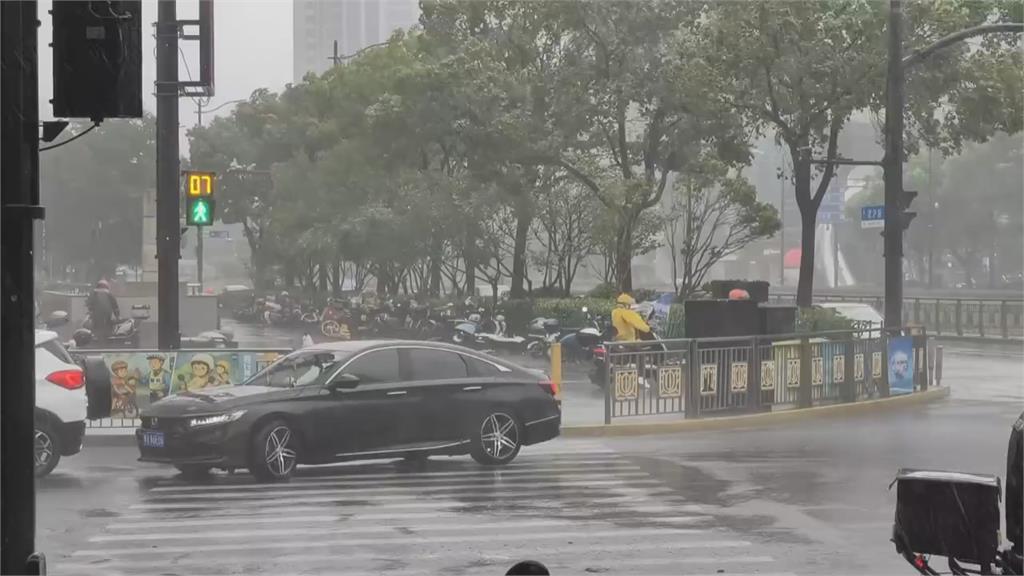 「白海豚」衝向中國撤離逾20萬人 上海市中心又淹水