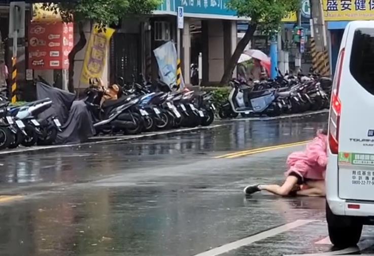 土城男狠殺2女「凶殘影片」曝光!她倒地「被捅數刀」網抖爆:好可怕