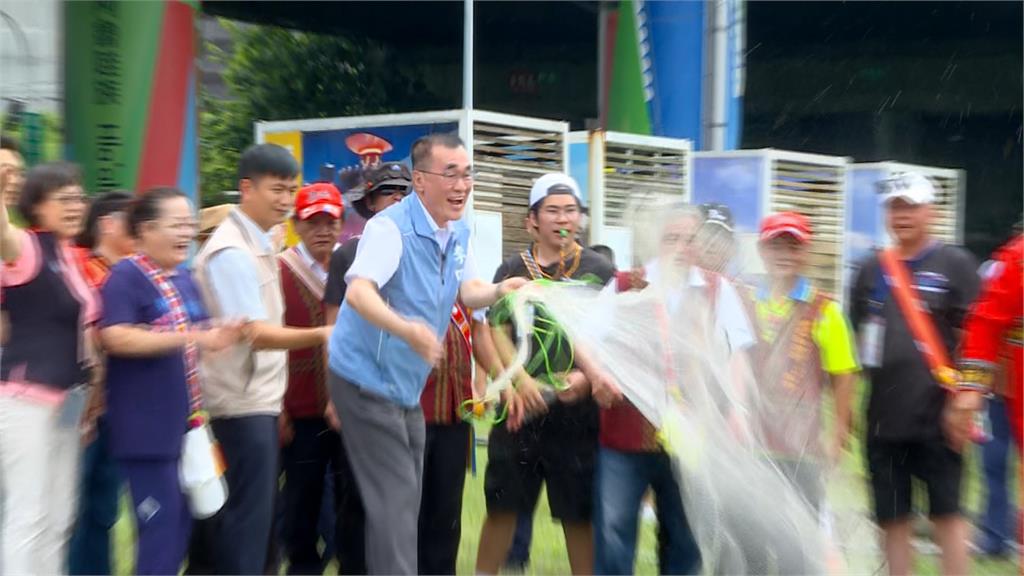 蘇巧慧掃街鐵粉秀蘇貞昌競選扇子　李四川陷治水風波挨批人設破滅