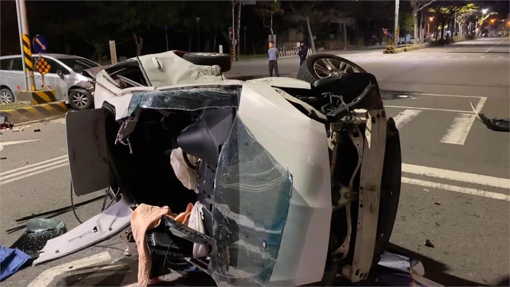台中2車行經紅黃燈路段未減速 兩車相撞造成1死1傷