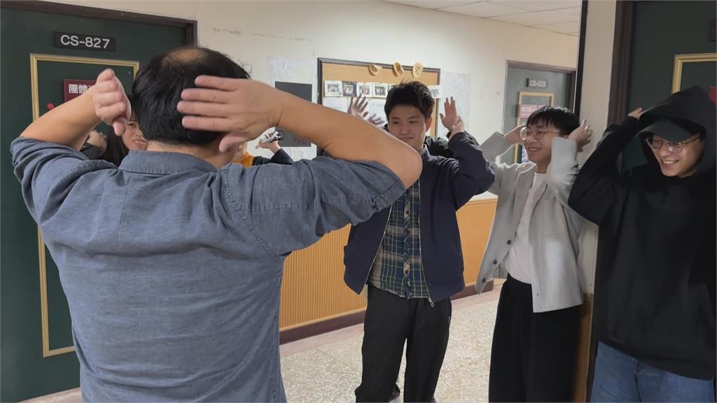 課程融入歌曲！高醫大教師　上課跳「改編版剉冰舞」爆紅