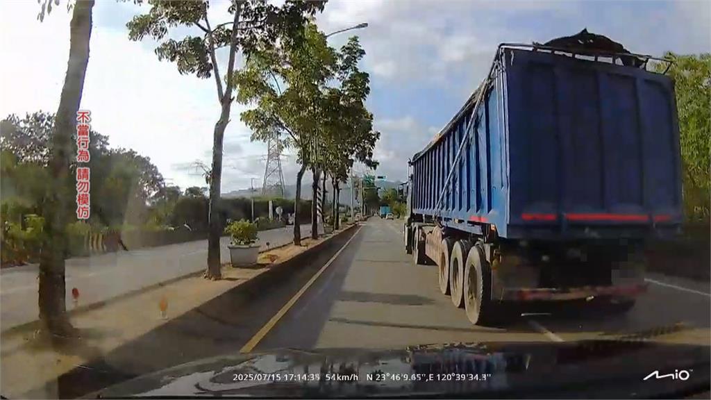 扯！大貨車未掛車牌又違停　拒檢逃逸　一路狂飆吞１０罰單、罰鍰超過２５萬元