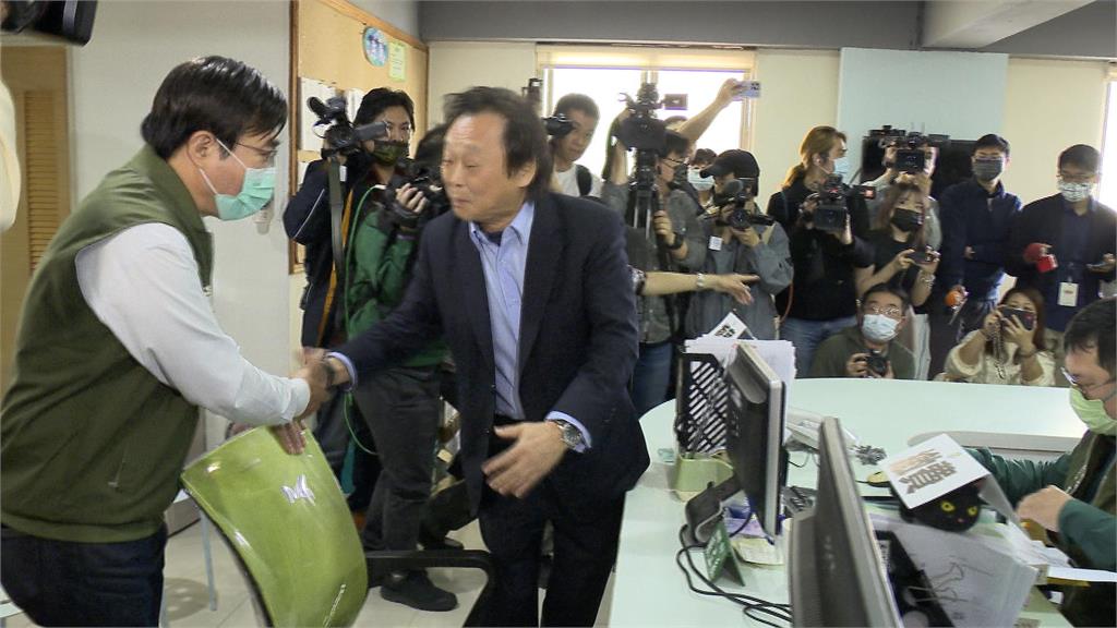 堅偉對決!挑戰同黨何志偉 王世堅登記參選士林大同立委