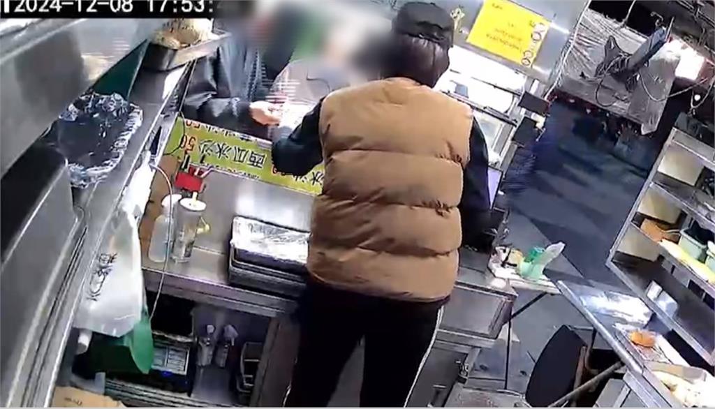 花蓮東大門夜市「烤玉米2支293元」 民眾聽報價嚇壞PO網