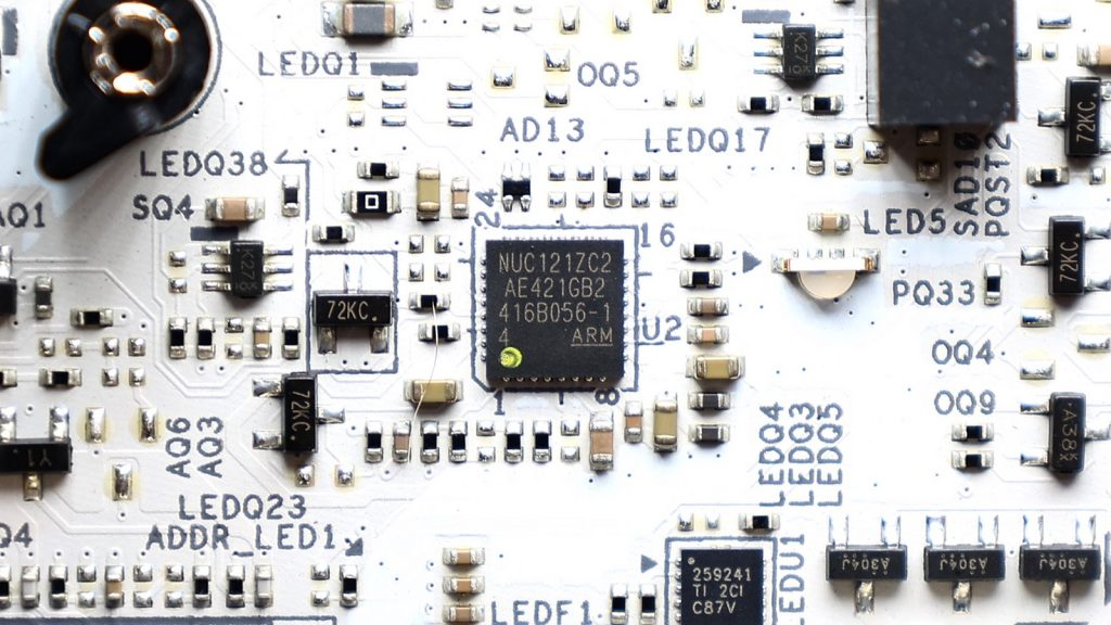 ASRock B860M Steel Legend WiFi 平價銀白色加入 Thunderbolt 4