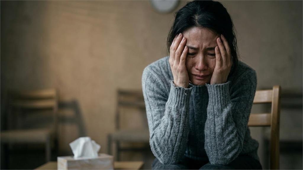 狼父幫兒慶生竟灌醉「伸魔爪」！得逞竟問「能不能內X」她崩潰：你知道我是你女兒嗎