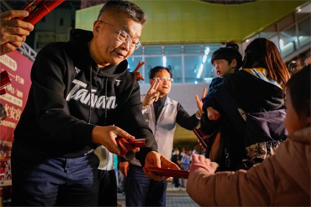 藍營罷免蔡其昌理由竟是「發台灣尚勇春聯」!發起人被挖出網驚:手伸到台中