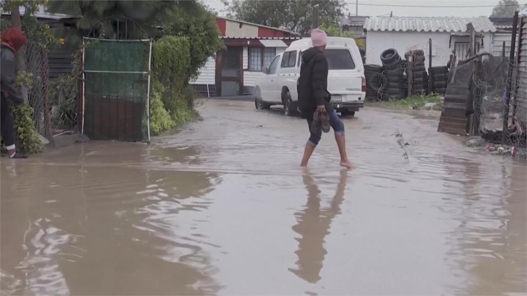 南非豪雨沖毀貧民窟釀8死　其中4名孩童觸電亡