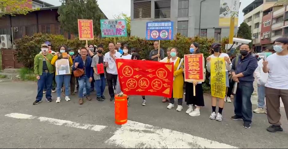 南投罷團大喊告急! 抬「定誠宮令旗」上街類遶境