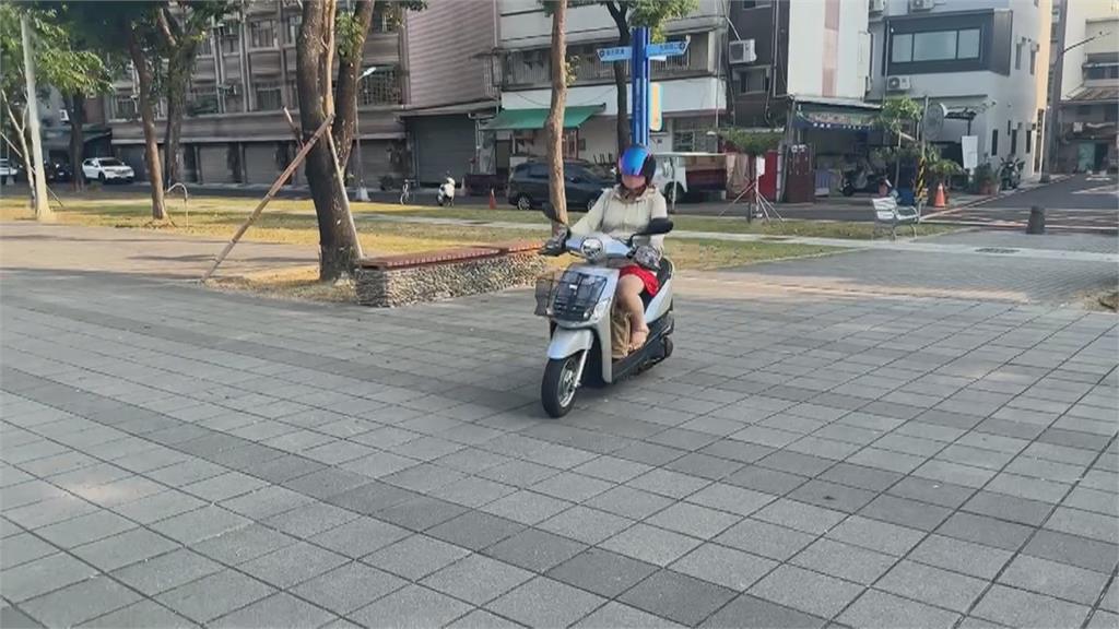 高雄綠園道機車違規穿越沒人管? 警方:今年已取締77件