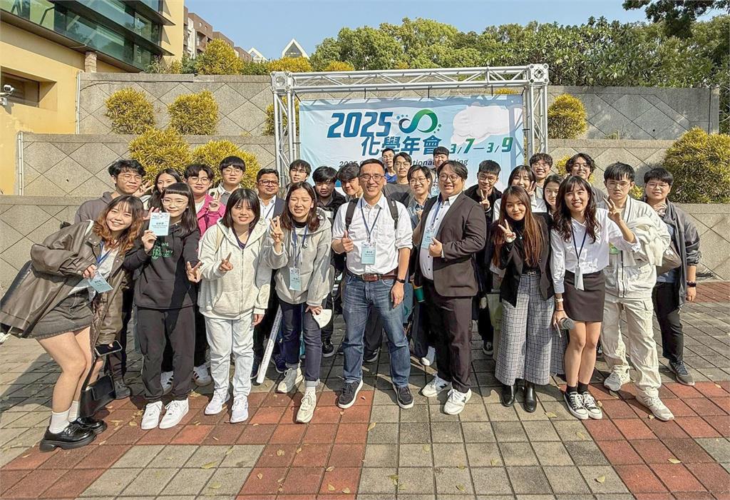 【淡江傳真】美國新聞與世界報導淡江排名再躍進 化學學科3項指標挺進全球百大