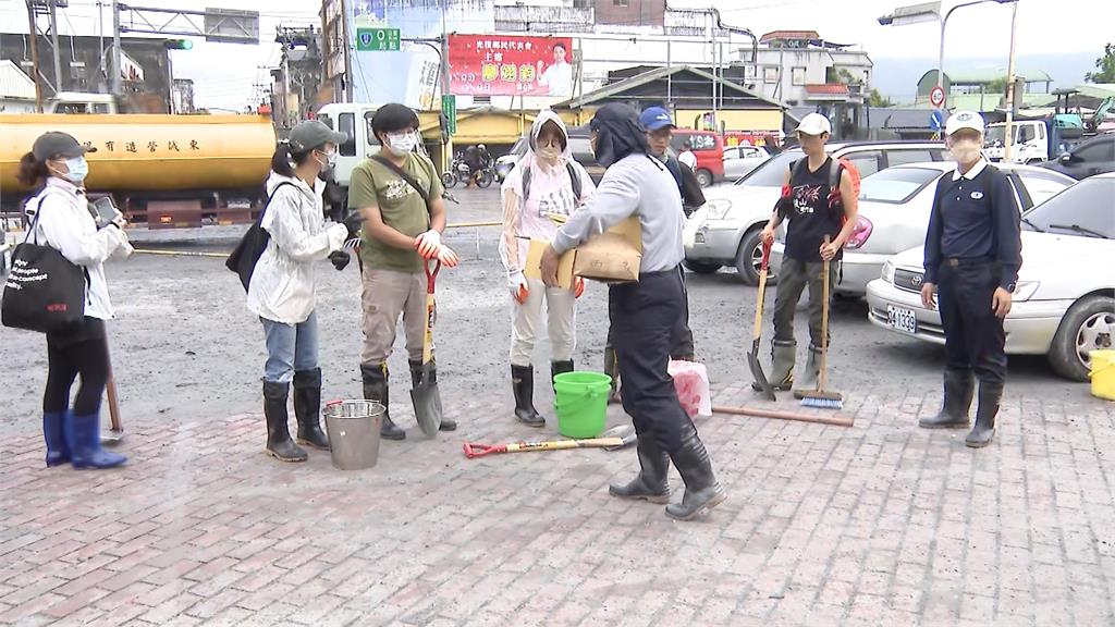 花蓮光復鄉苦無清掃工具　各地捐贈打掃器具湧入助重建