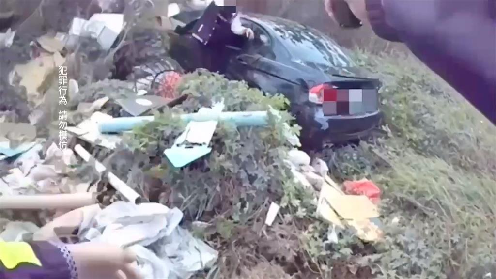 警匪追逐!通緝犯駕車企圖衝撞警方 一路違規撞人掉落稻田就逮