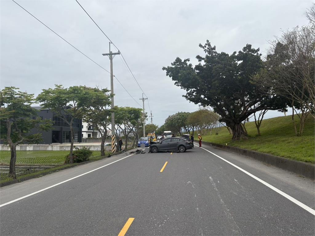 快新聞／宜蘭五結驚傳轎車對撞「釀5傷」！車頭慘毀零件四散　