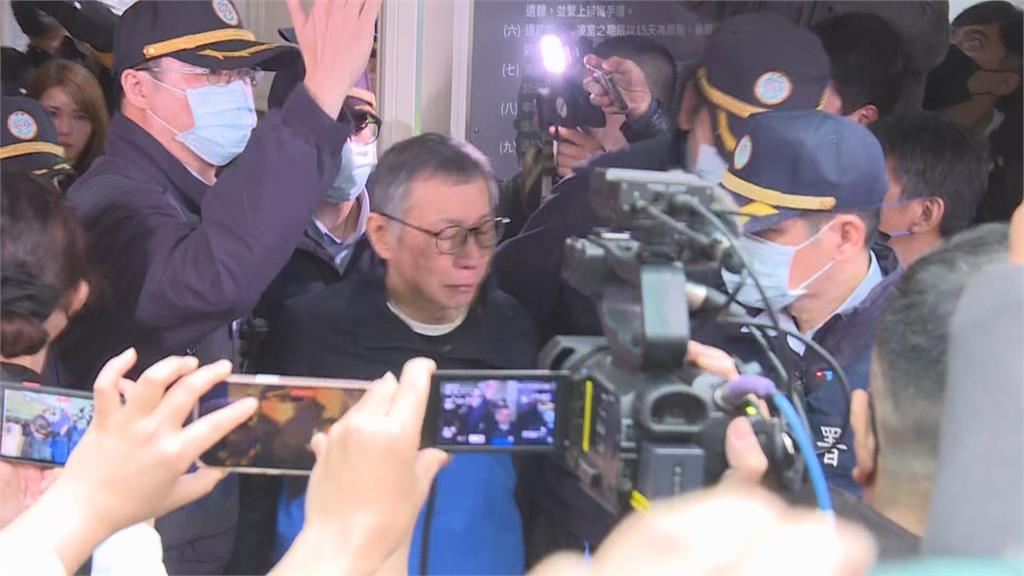 柯文哲「虛弱坐輪椅」赴院動刀!陳佩琪提「1訴求」盼解答:我想了解這方面