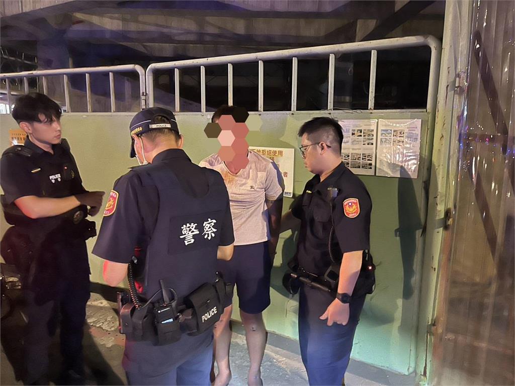 違規闖燈拒檢逃逸! 警朝輪胎開五槍成功逮人"抓毒犯"