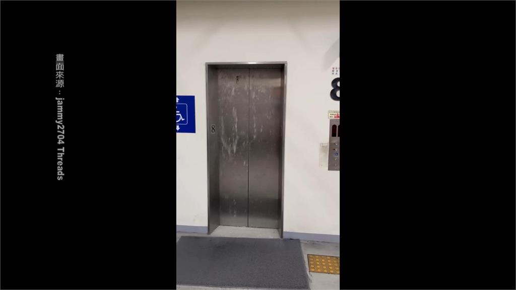 機械故障!成功高中球館淹水 電梯成水濂洞民眾室內撐傘