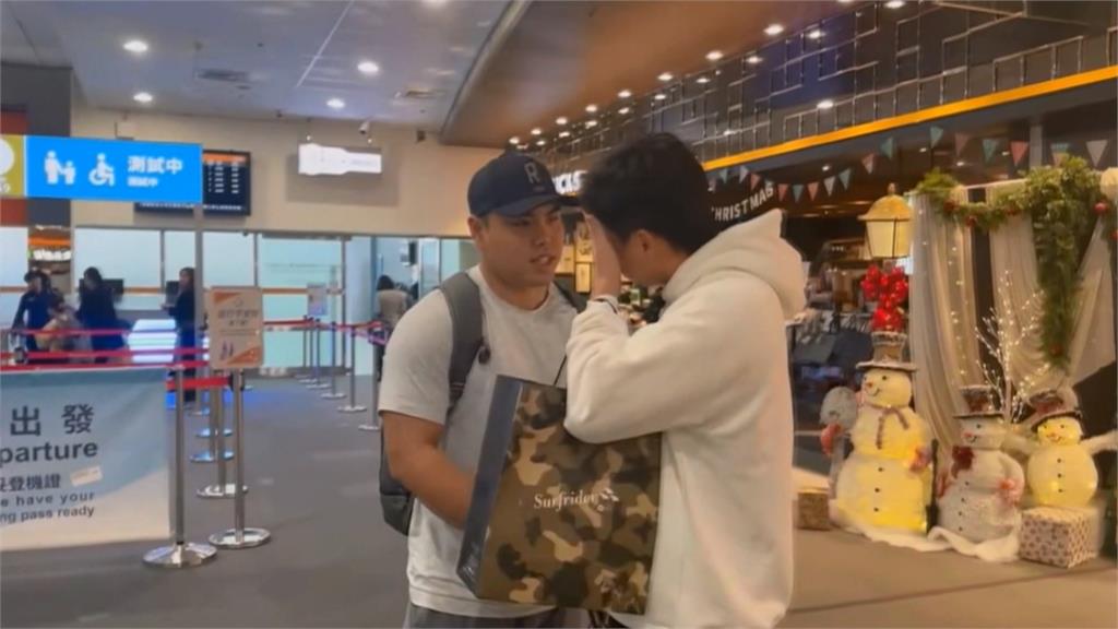 西武獅終結者平良海馬現身台北！　昔隊友郭俊麟陪逛夜市.剪髮