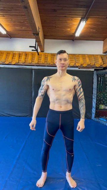 「世界拳王」周比利65歲現況公開?身材不見老態 網嘆:全港星最能打