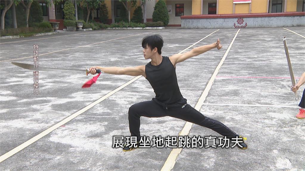 雜技團「撼動H.D.A」高難度表演 成員挑高顏值「小鮮肉」