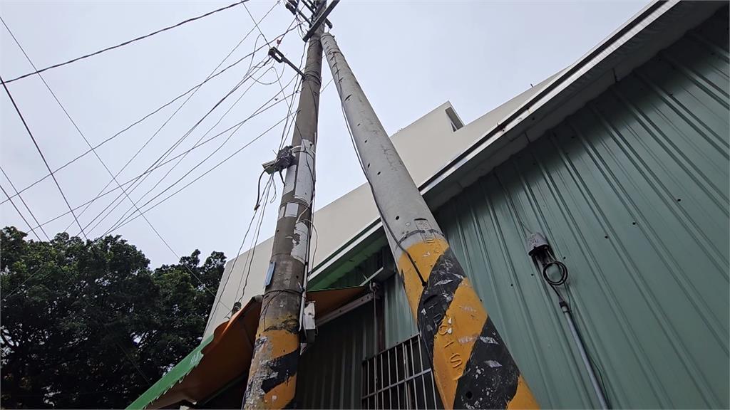 心驚驚!電桿傾斜30度憂倒塌 台電澄清:正常工法、平衡拉力