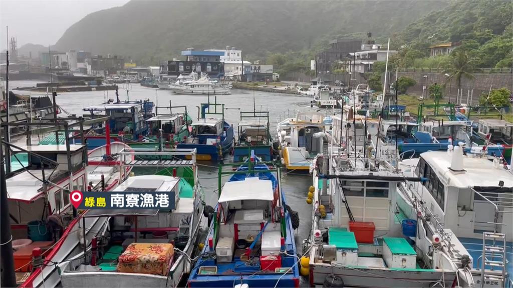 中颱楊柳到家門口！　蘭嶼綠島颳15級陣風、掀8米巨浪