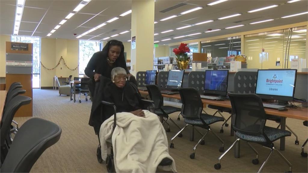 活到老學到老　美國101歲人瑞阿嬤和孫女一起讀大學