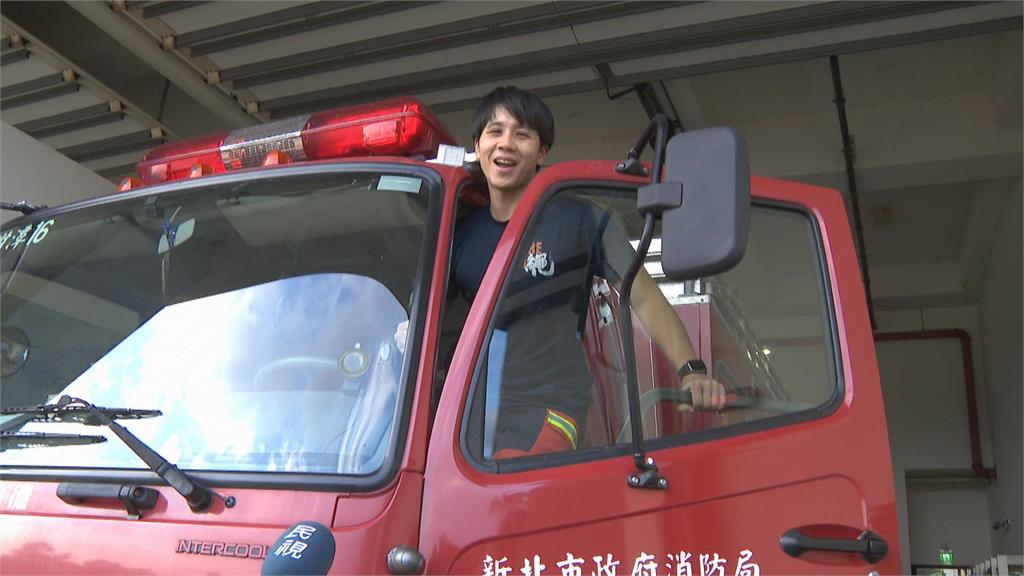 新北消防月曆「猛男」臥虎藏龍 周伯昇自小學習武術