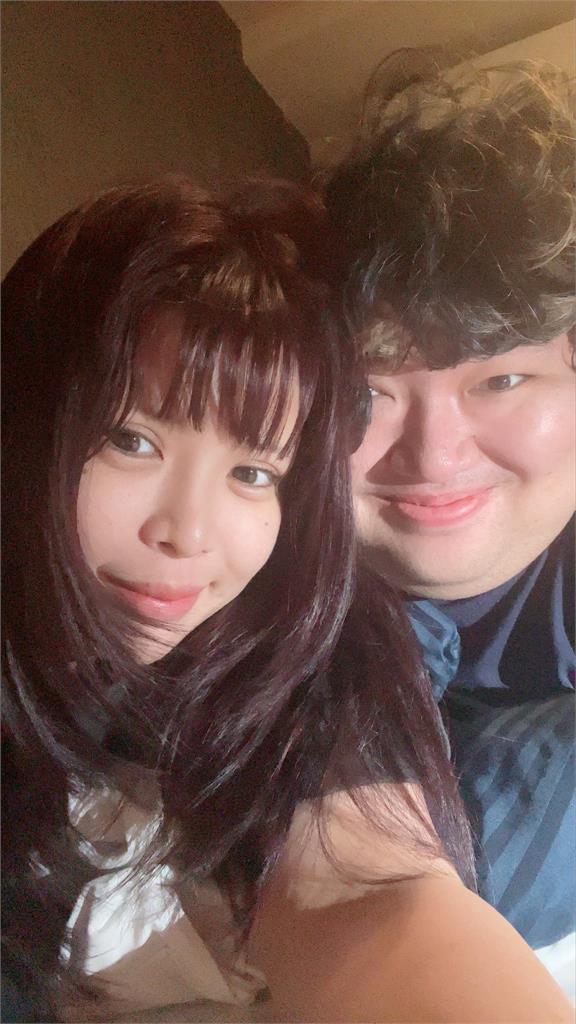 敗光遺產下海陪酒！女星飯店房內突「無碼直播」狂喊咿呀哈　男友崩潰：我會壞掉