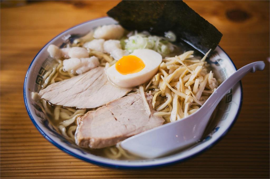 日本東京「高檔拉麵店」鮑魚湯頭1碗近千台幣！老闆坦言：幾乎沒賺