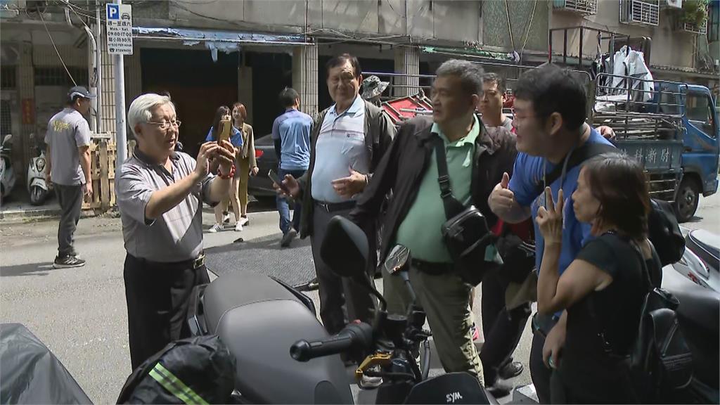 快新聞/揪團朝聖徐巧芯家 四叉貓激動喊:沒想到那麼多人我快哭了