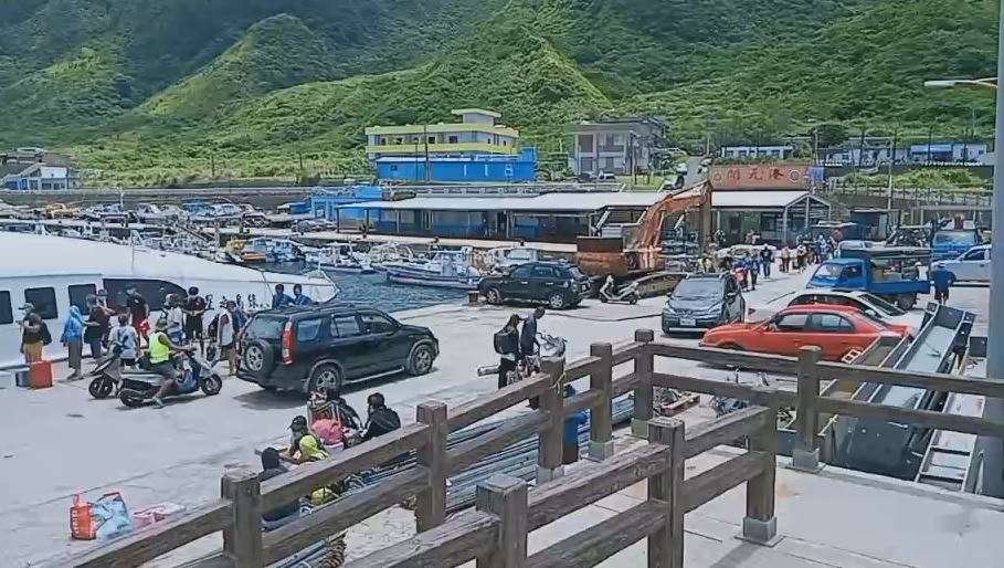 快新聞/蘭嶼機場側風過強停飛 急開船班疏運百餘位居民