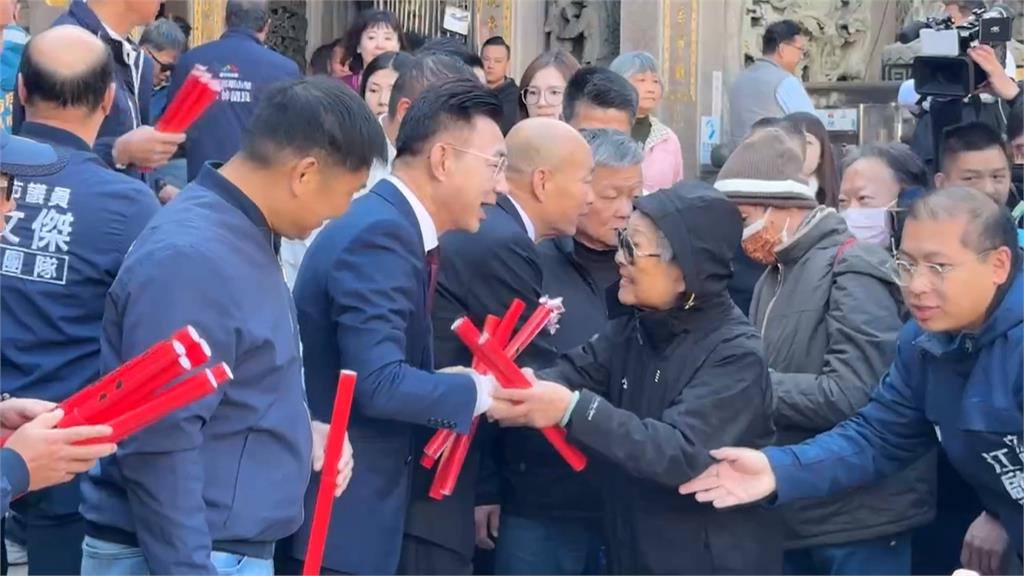 江啟臣韓國瑜合體拜早年　王義川陪議員參選人發春聯