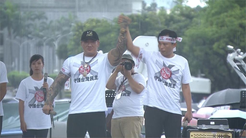 館長狂讚中國也沒救!直播「愧疚認了1事」小粉紅氣炸:來蹭吃蹭喝的