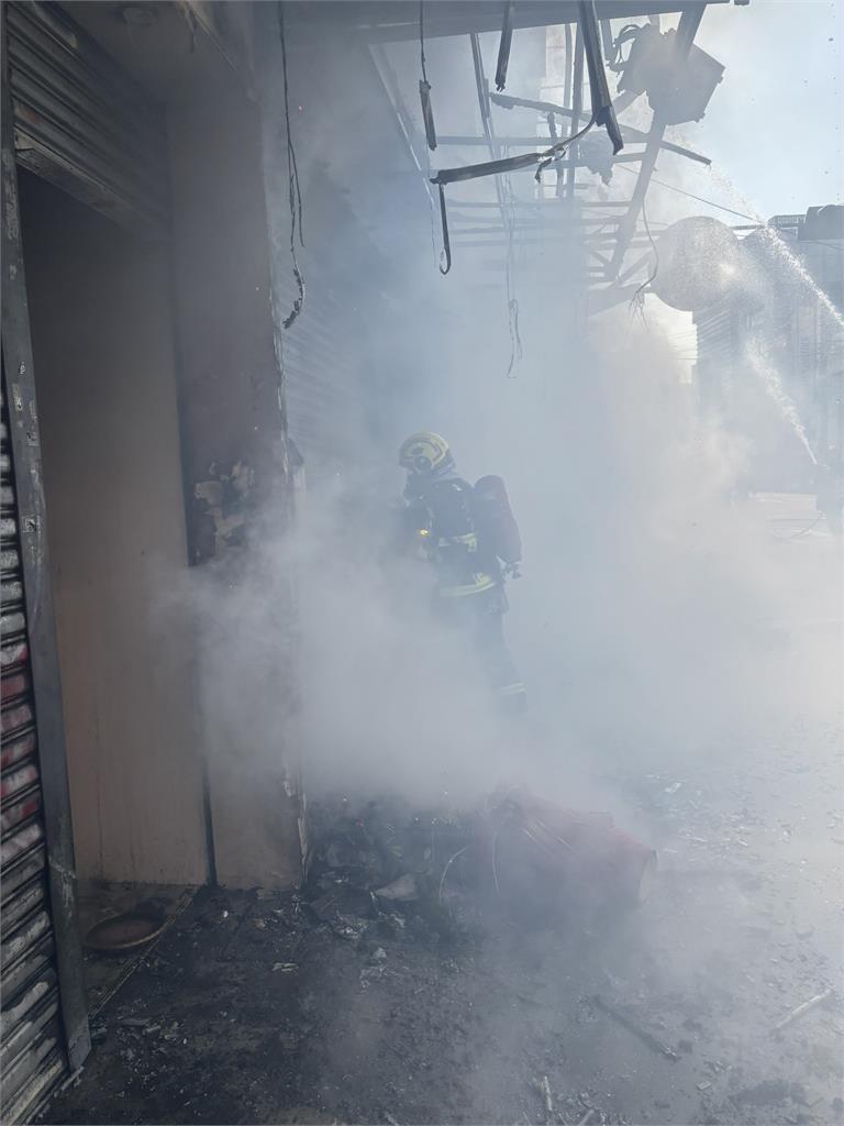 最新/台中逢甲商圈店鋪祝融 「熊熊烈火」直衝天際