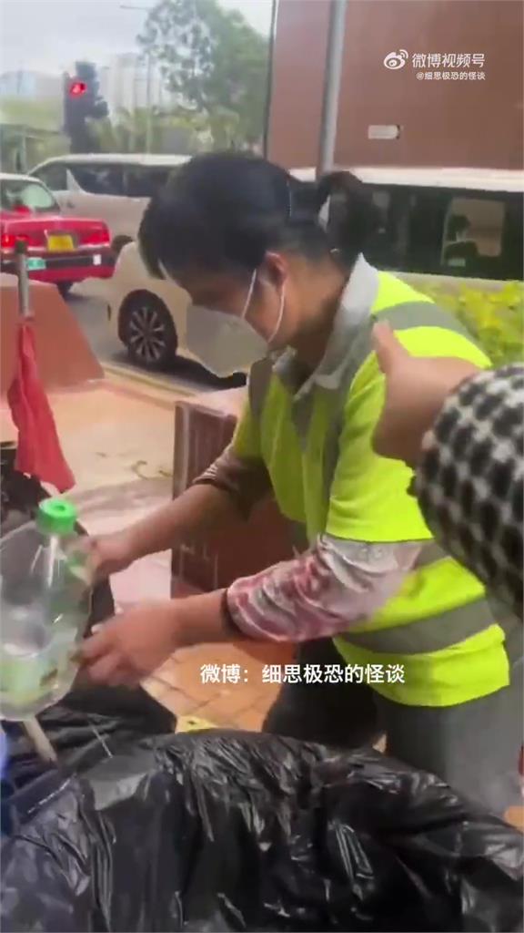 中國旅客紛爭不斷!稱遊港遭侮辱 追著清潔工飆罵:告到你破產坐牢