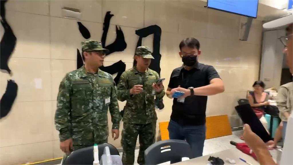 澎湖機場關2天 清晨大排長龍湧候補人潮