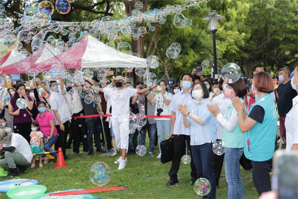 快新聞／0到6歲國家一起養　蔡英文：預算已到1千億「未來還會繼續增加」