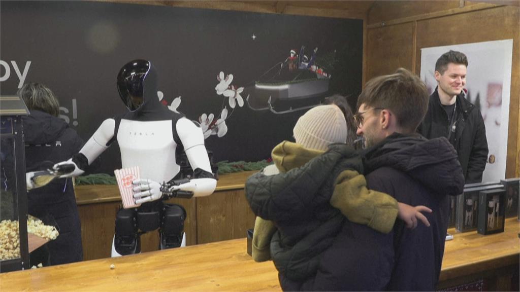 「爆米花機器人」引熱議 民眾排隊搶買拍照