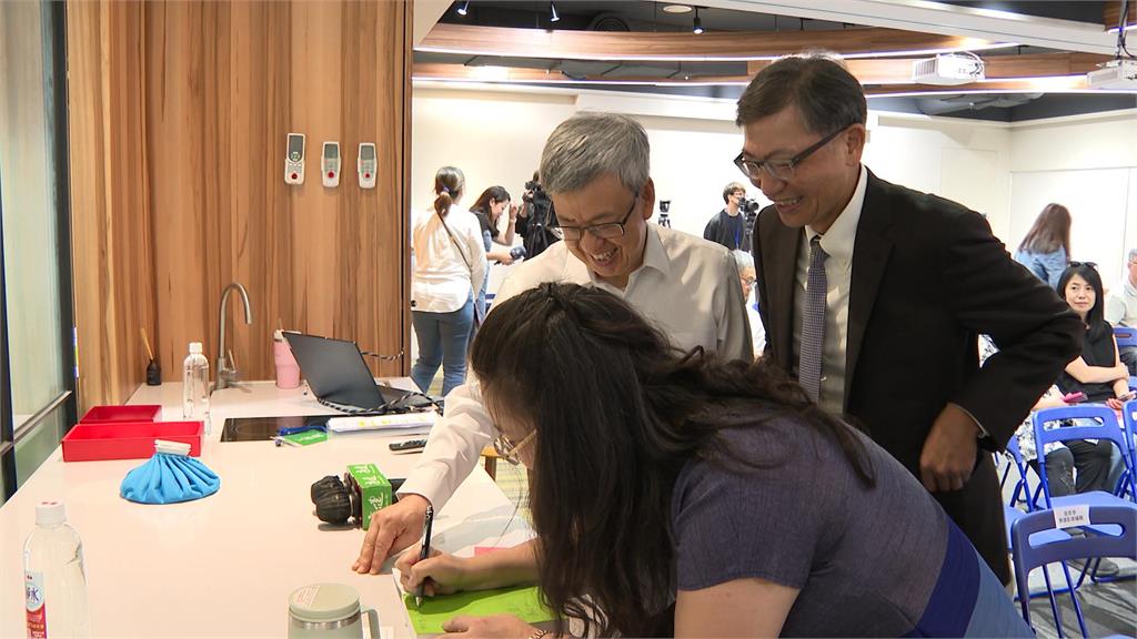 「理性爸+感性女」碰撞生命省思 前副總統陳建仁為愛女再出書