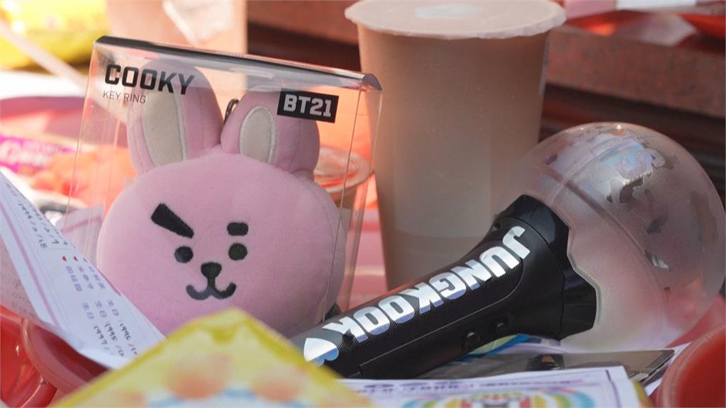 跪求11月BTS門票! 「阿米」齊聚武廟 帶甜食、周邊拜月老