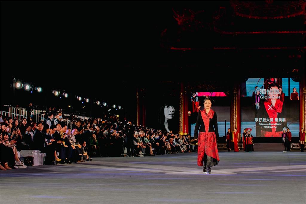 跨界時尚！唐美雲歌仔戲團參與臺北時裝週開幕大秀演出超吸睛