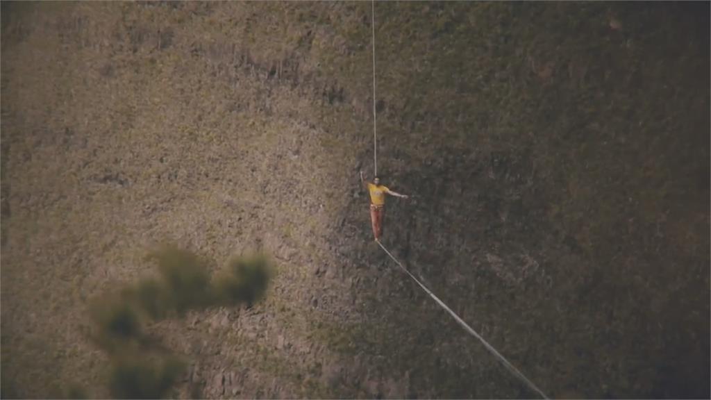 挑戰死神　法國走繩高手征服「糖麵包山」